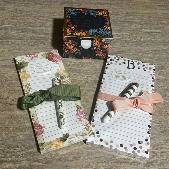 New Lady Jane bundle of 3-pack magnetic list pads and 1-Mary Engelbreit list pad - Picture 2 of 12